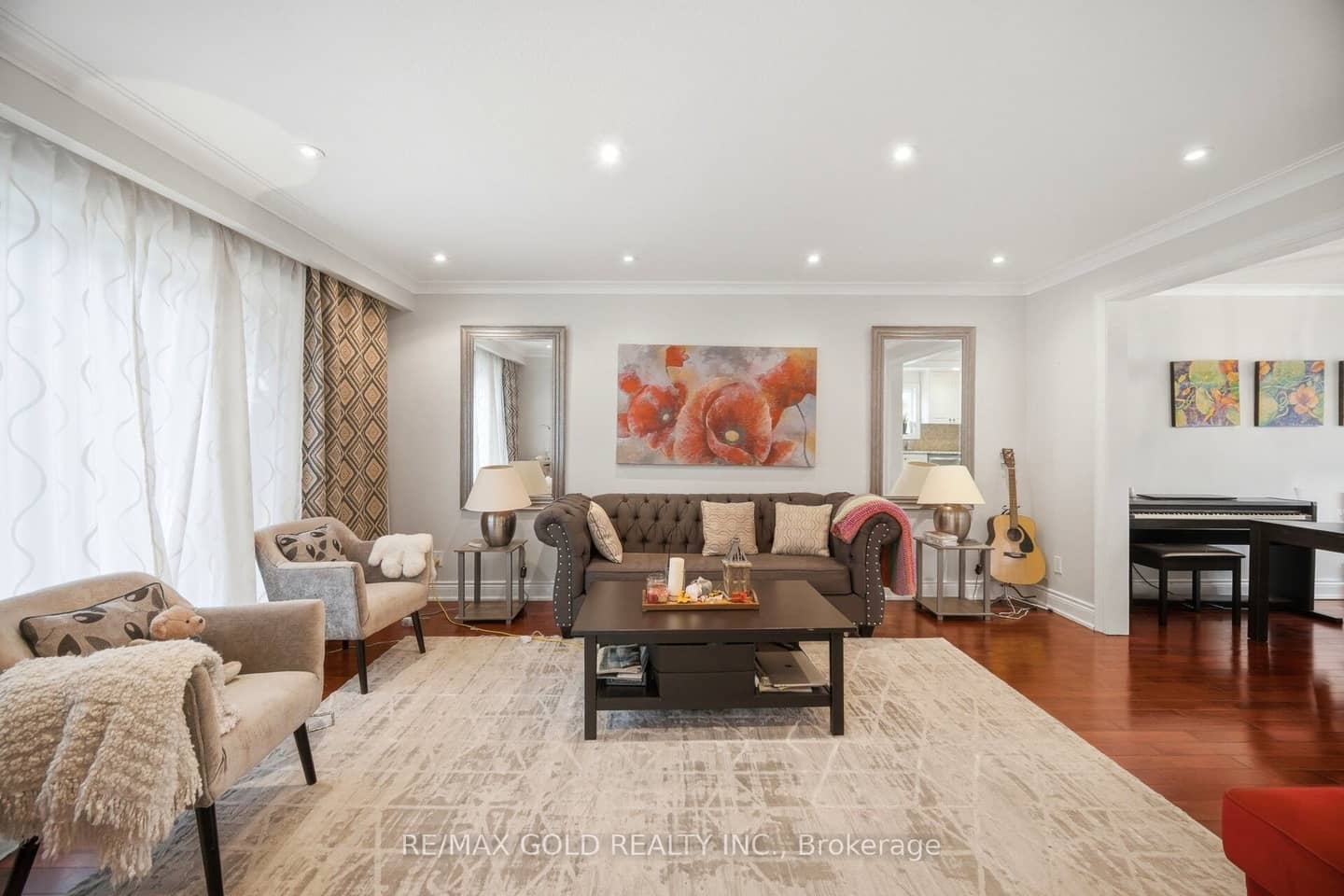 352 Maple Leaf Drive, Toronto, ON M6L 1P6