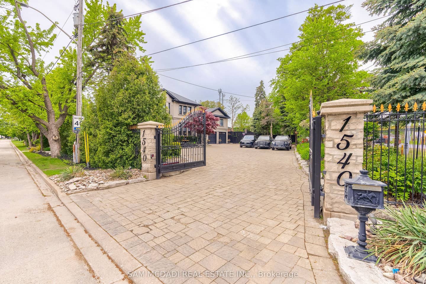 1540 Mississauga Road, Mississauga, ON L5H 2K1