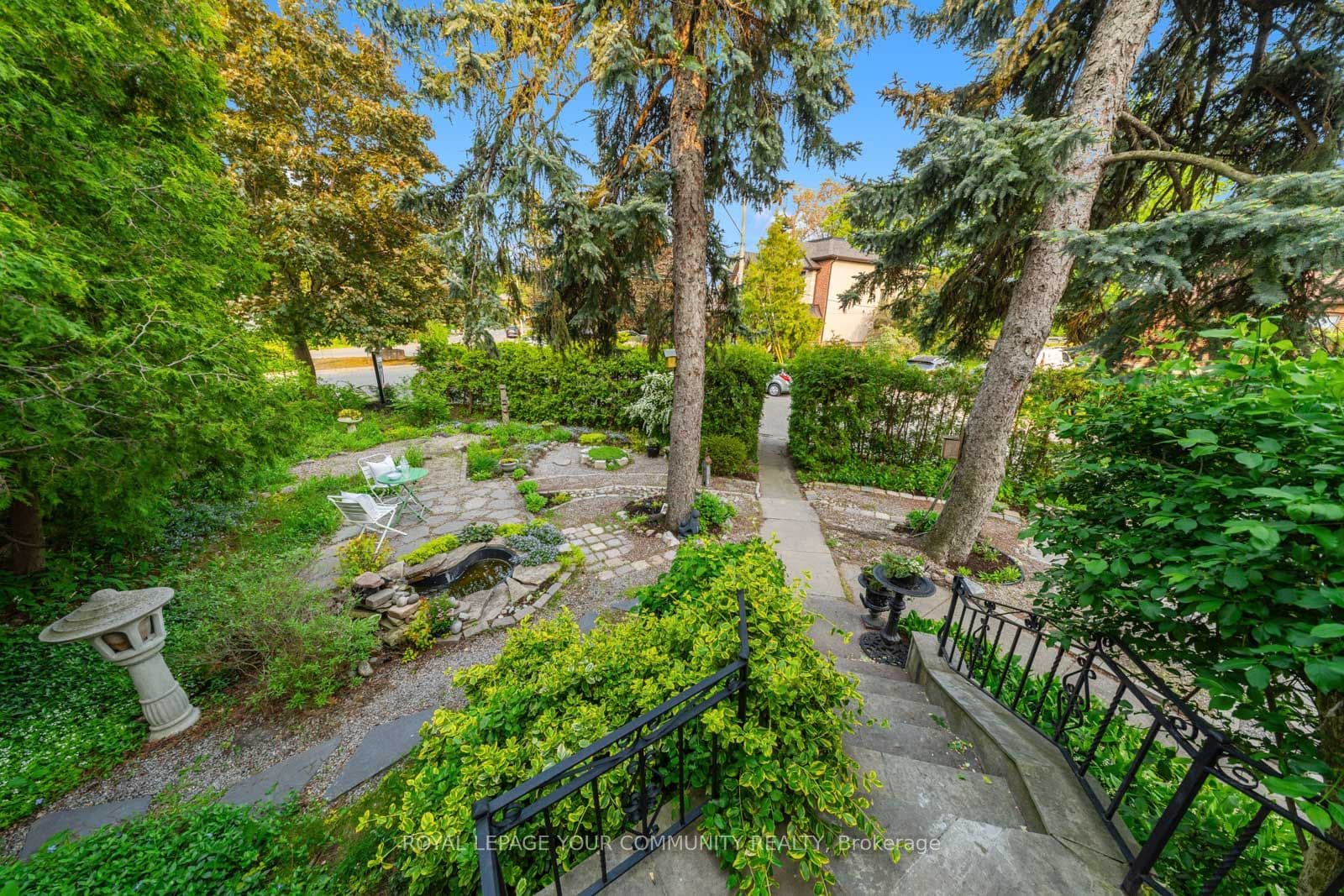 2 Four Oaks Gate, Toronto, ON M4J 2X2