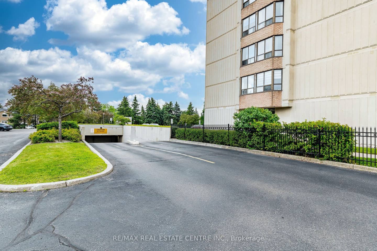 10 Malta Avenue 210, Brampton, ON L6Y 4G6