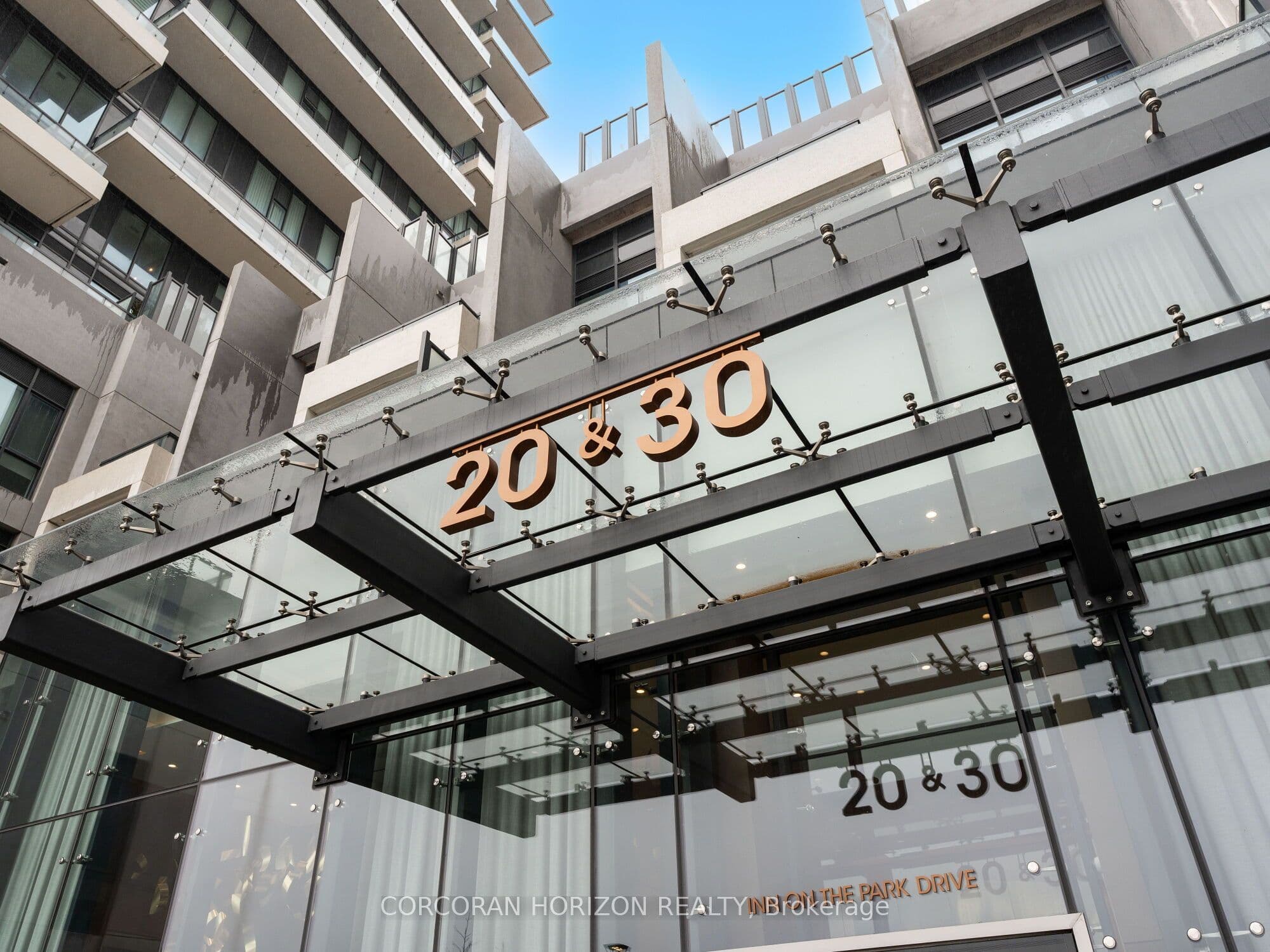 30 Inn On The Park Drive 221, Toronto, ON M3C 0P7