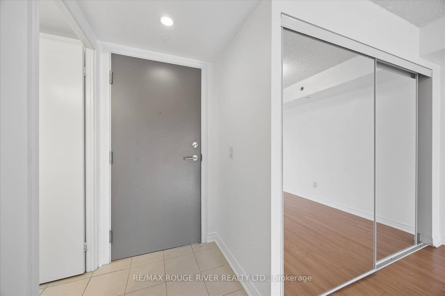 35 Saranac Boulevard 330, Toronto, ON M6A 2G4