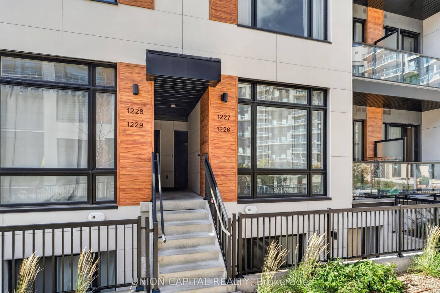 8 David Eyer Road 1227, Richmond Hill, ON L4S 0N3