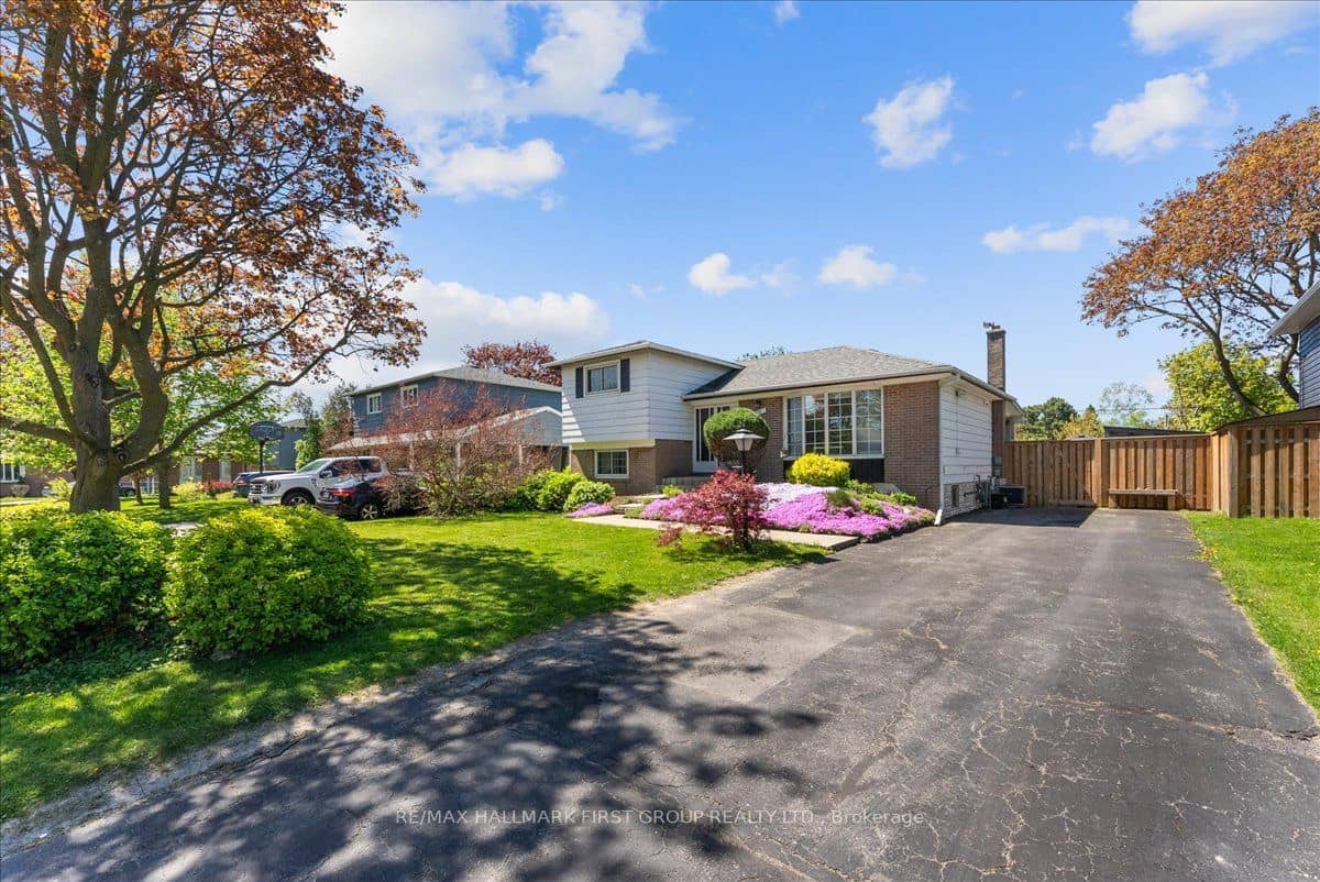 820 Bem Avenue, Pickering, ON L1W 1X1
