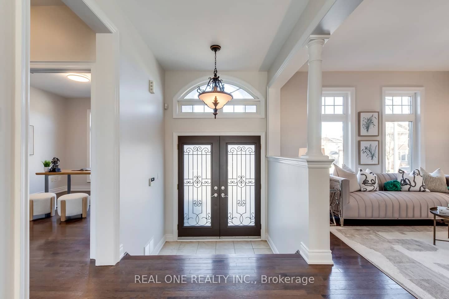 1426 Redwing Court, Oakville, ON L6M 5E6