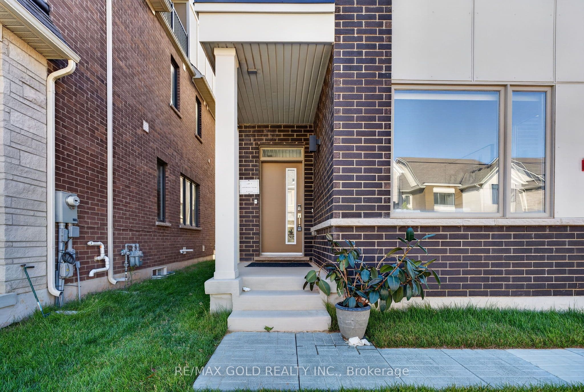 3288 Mariner Pass, Oakville, ON L6M 4K1