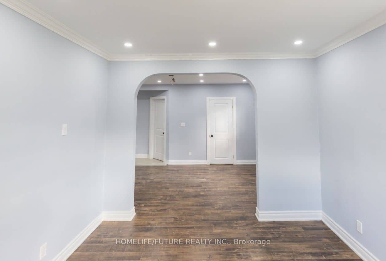 29 Megan Avenue, Toronto, ON M1E 4A6