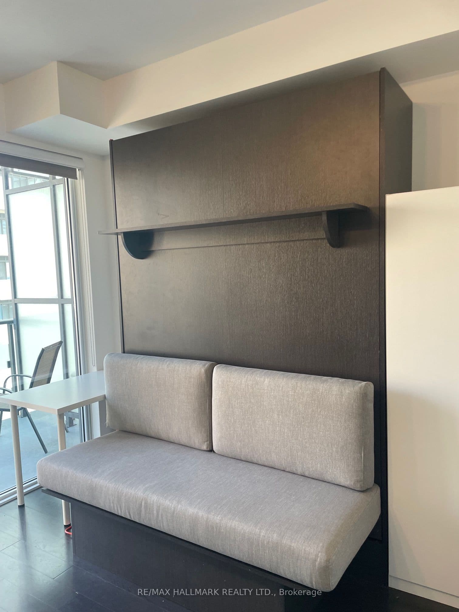 65 St Mary Street 2210, Toronto, ON M5S 0A6