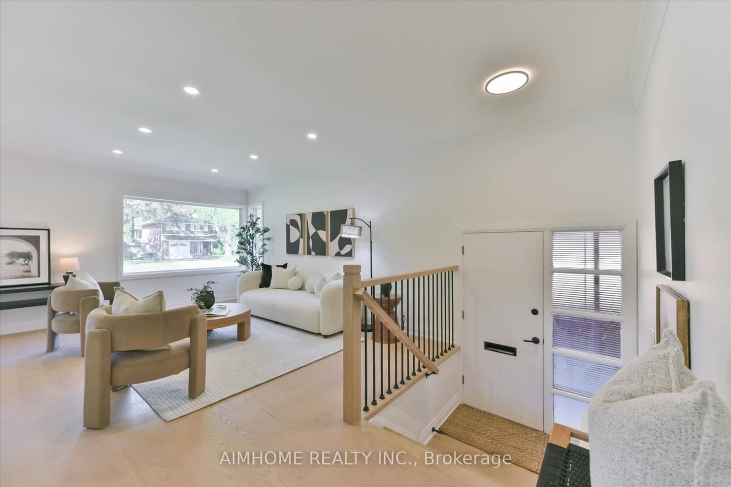 121 Wyndcliff Crescent, Toronto, ON M4A 2J9