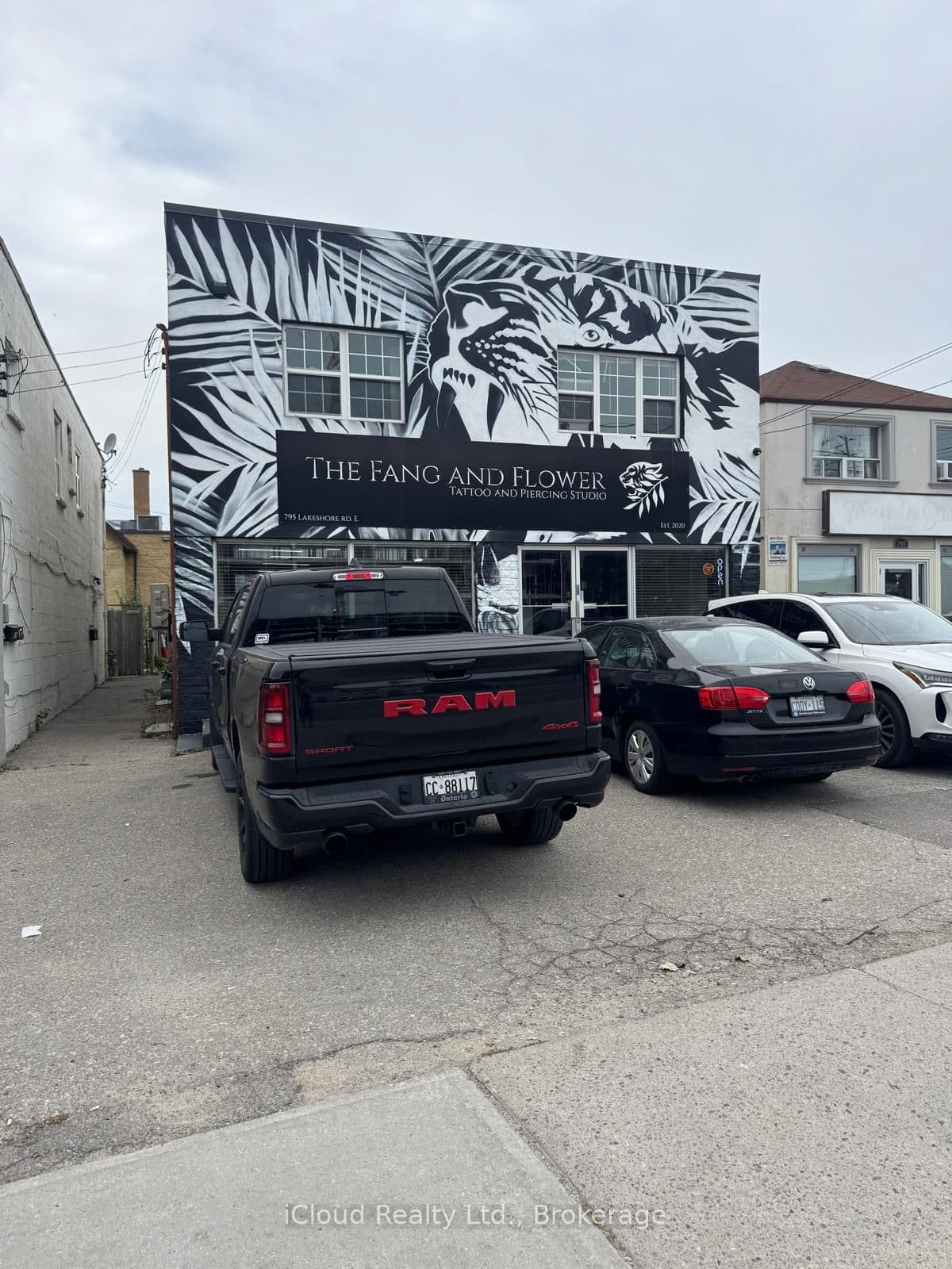 795 Lakeshore Road E 2C, Mississauga, ON L5E 1C8