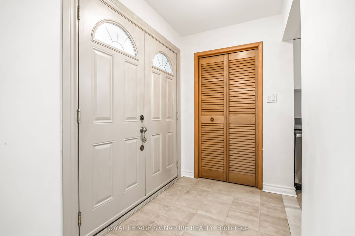 3 Presley Avenue, Toronto, ON M1L 3P4