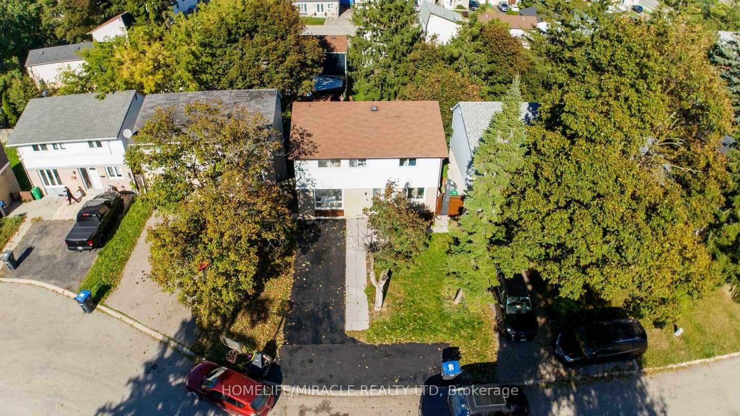 10 Habitat Square, Brampton, ON L6S 1X7
