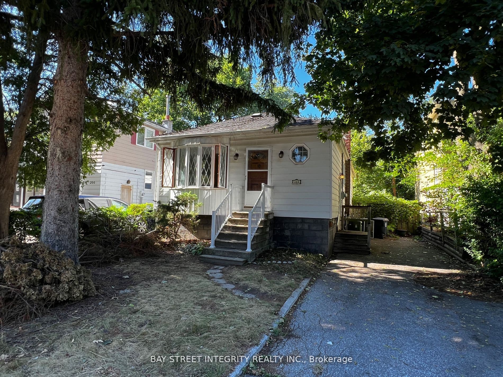 204 Greenfield Avenue, Toronto, ON M2N 3E3
