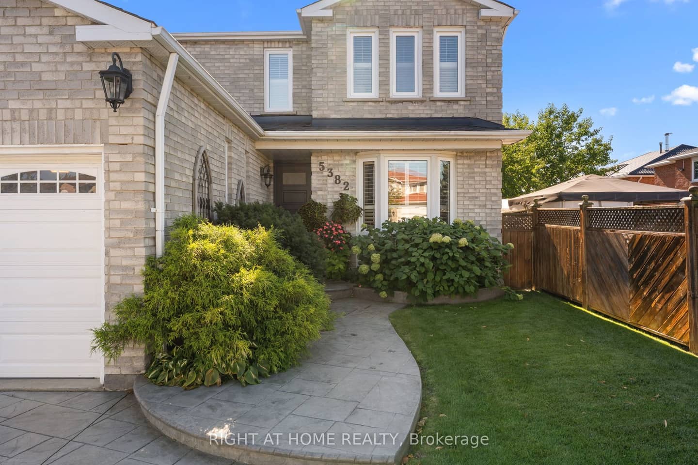 5382 Huntingfield Drive, Mississauga, ON L5R 2E8