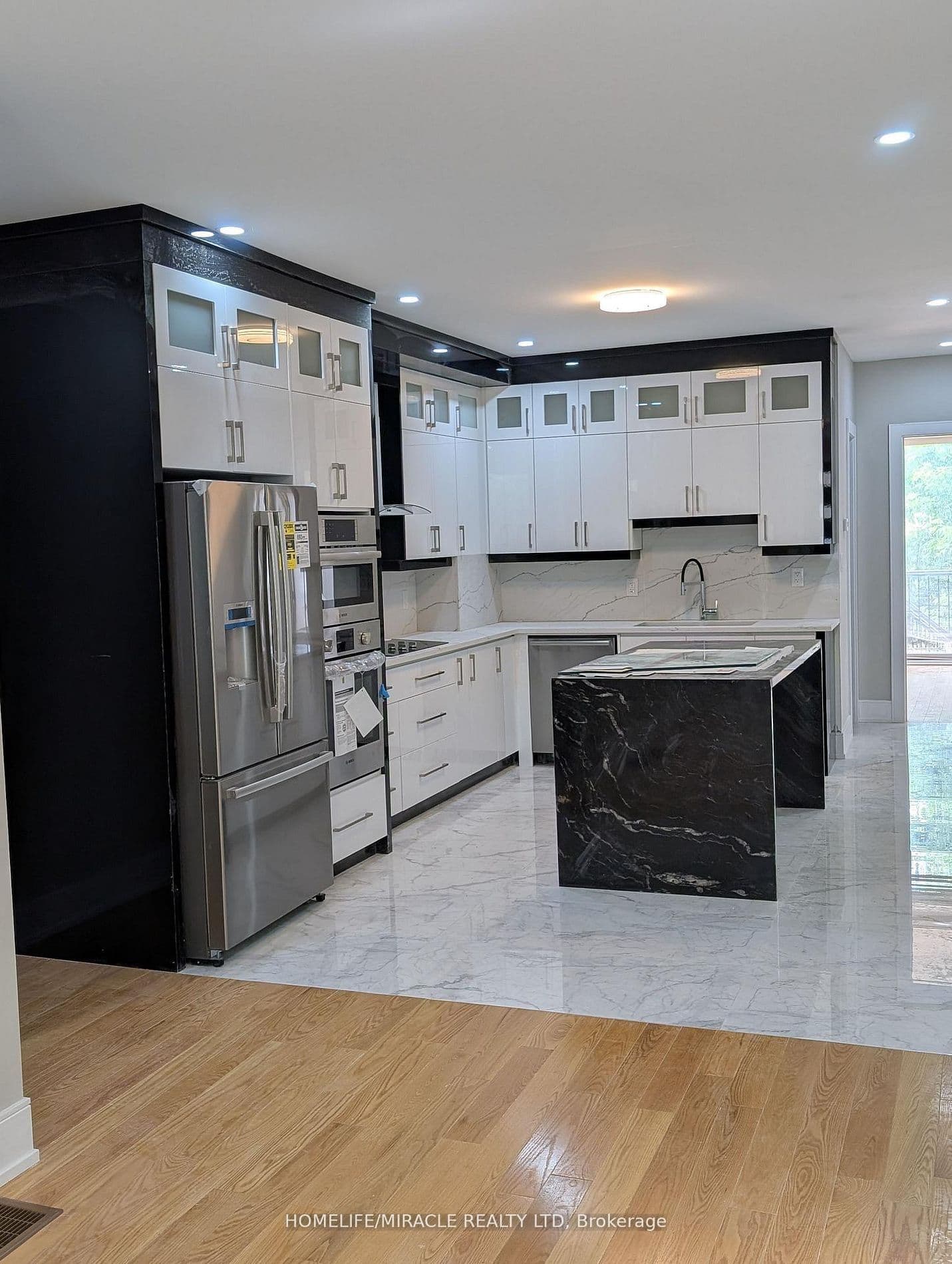 2099 Dufferin Street, Toronto, ON M6E 3R3