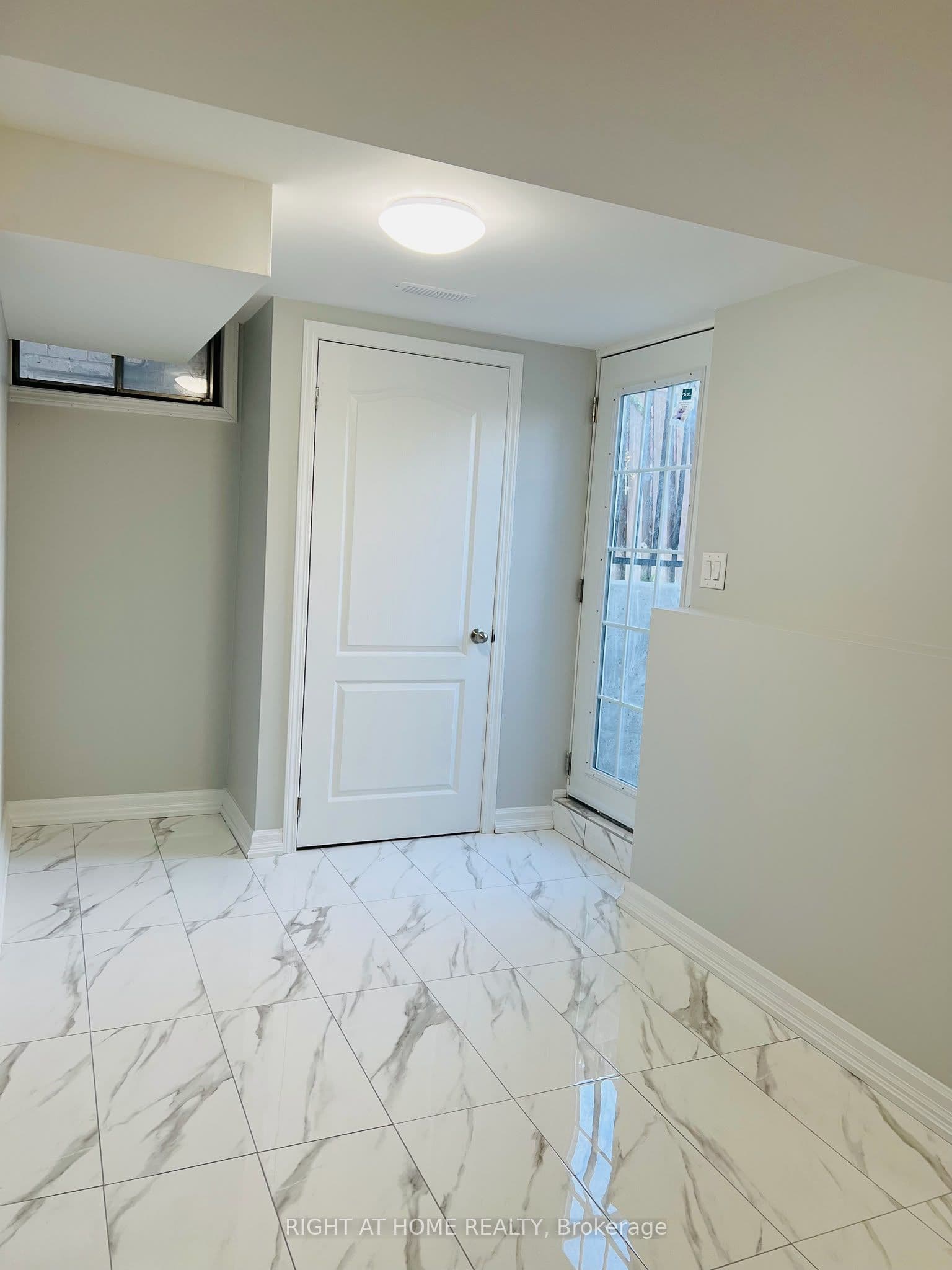 314 Harrowsmith Drive Lower, Mississauga, ON L5R 1P7