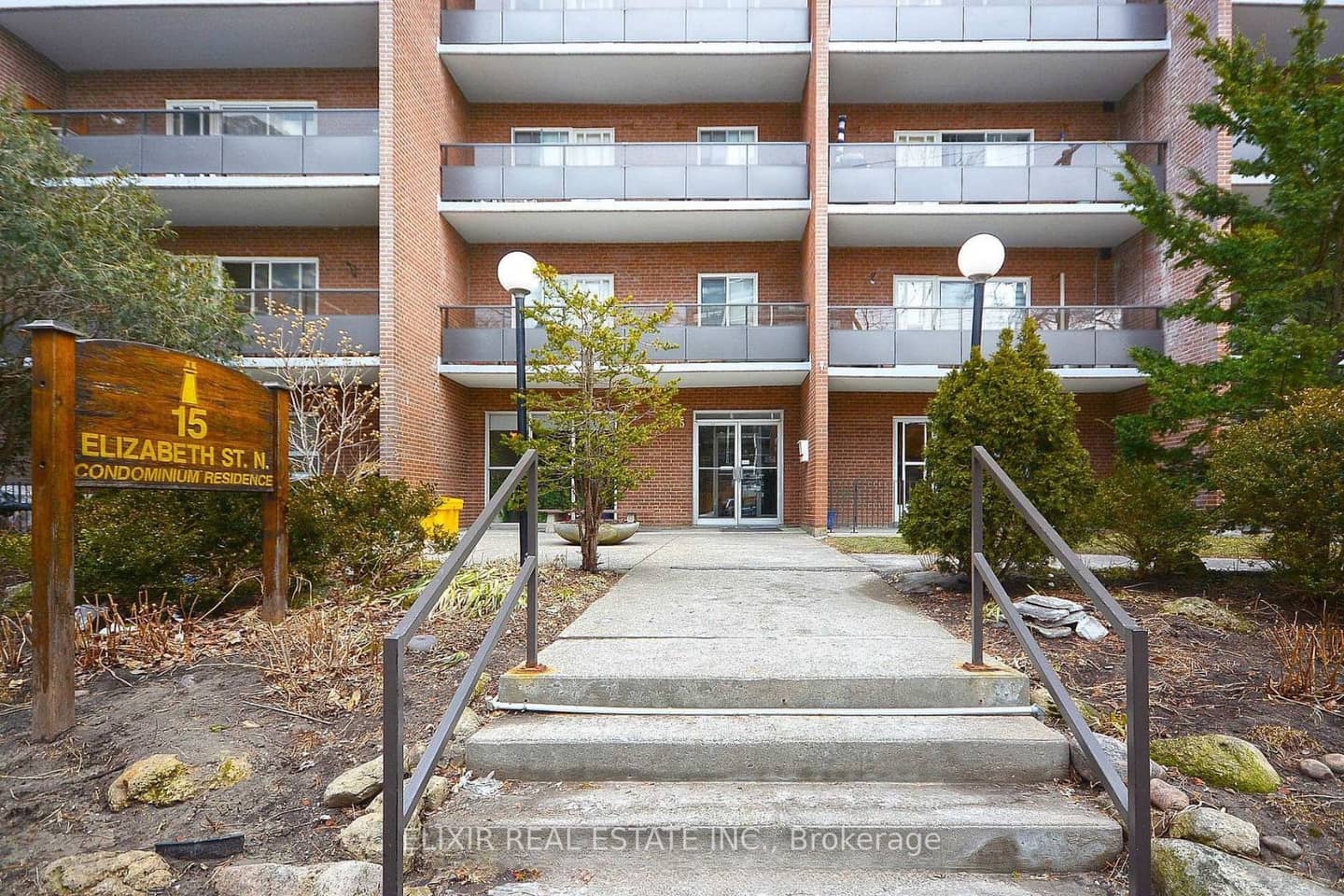 15 Elizabeth Street N 605, Mississauga, ON L5G 2Z3