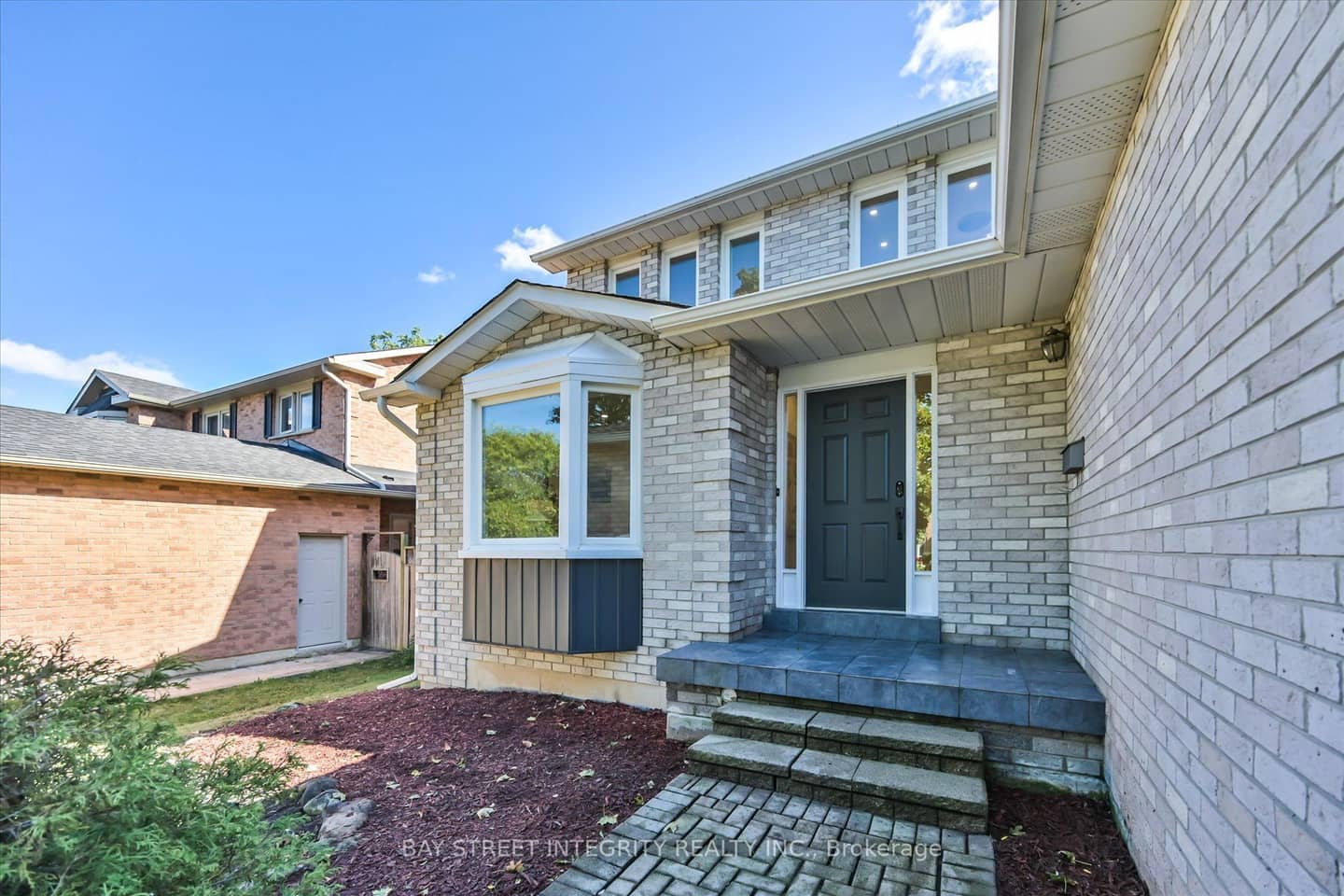 1906 Stoneybrook Court, Mississauga, ON L5L 3W2