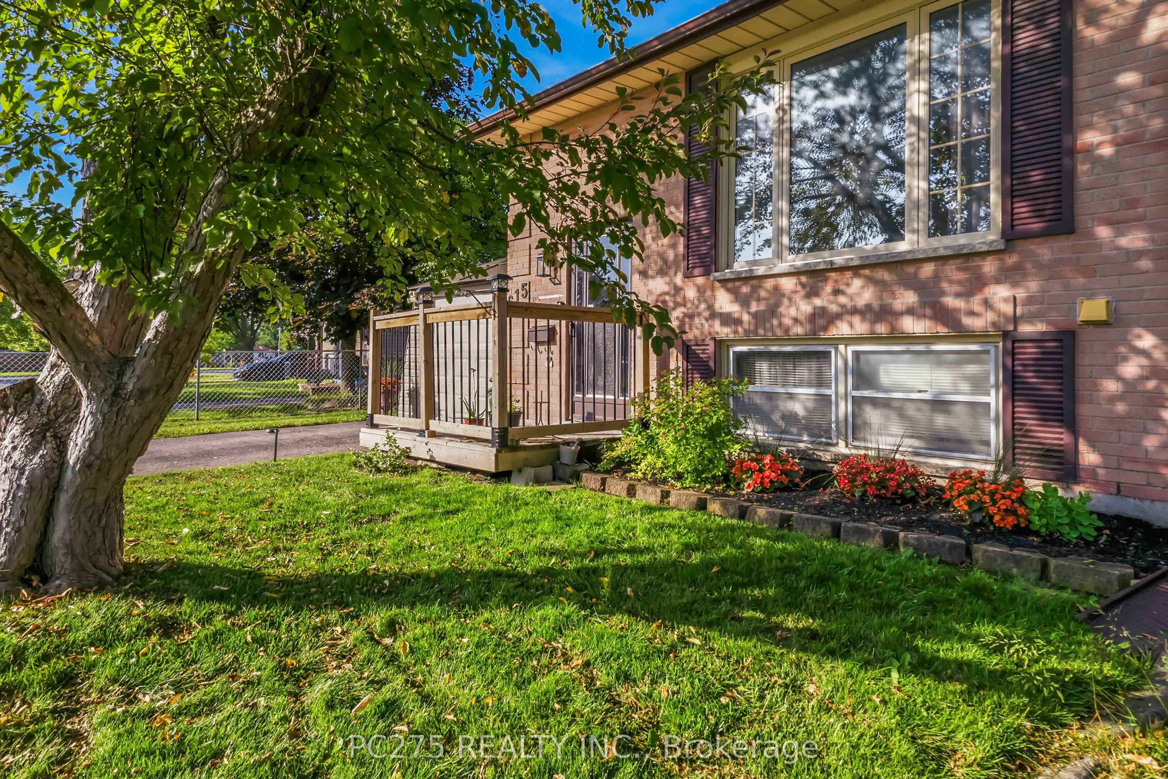 615 Deveron Crescent, London South, ON N5Z 4M3