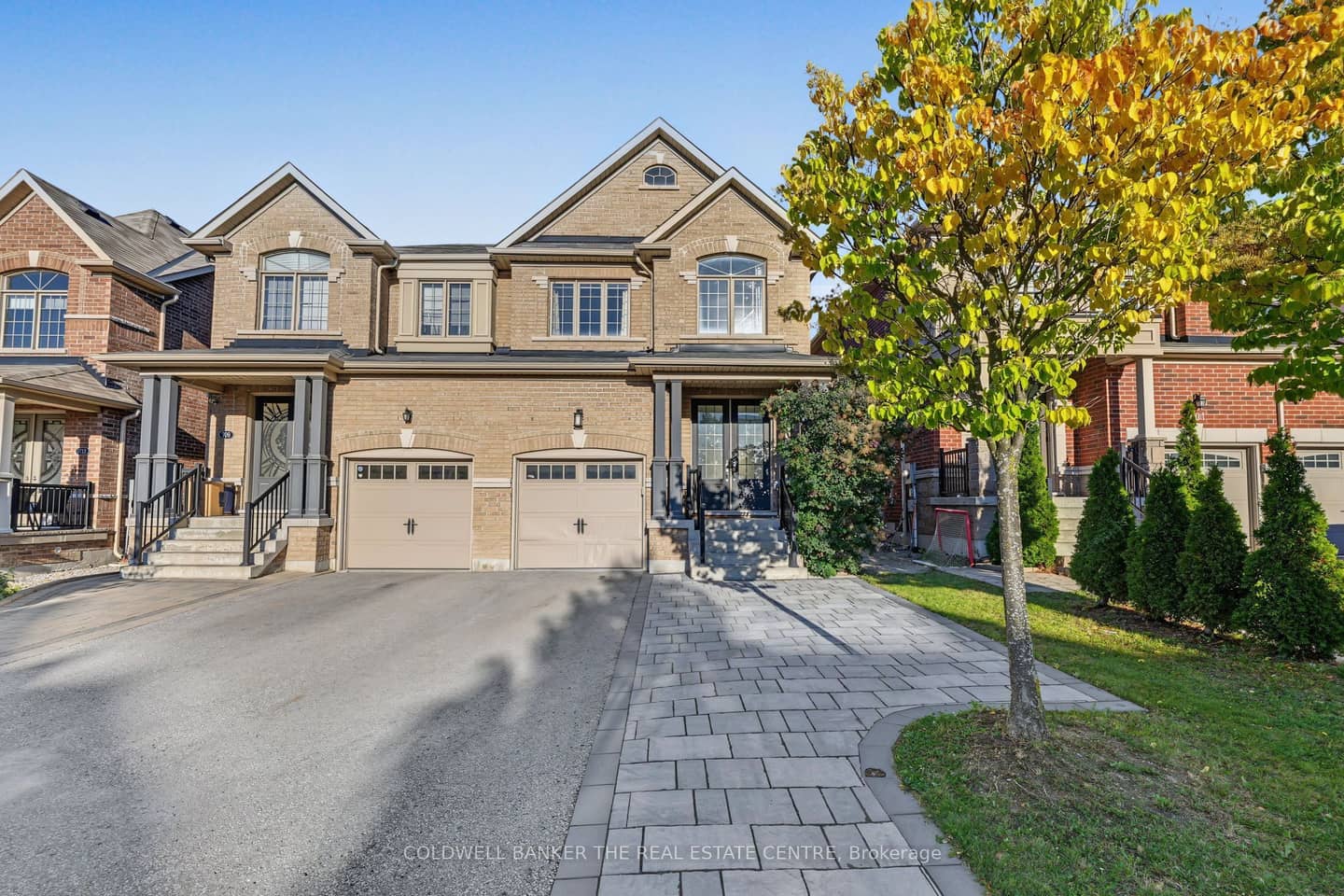 705 Yarfield Crescent, Newmarket, ON L3X 0H4
