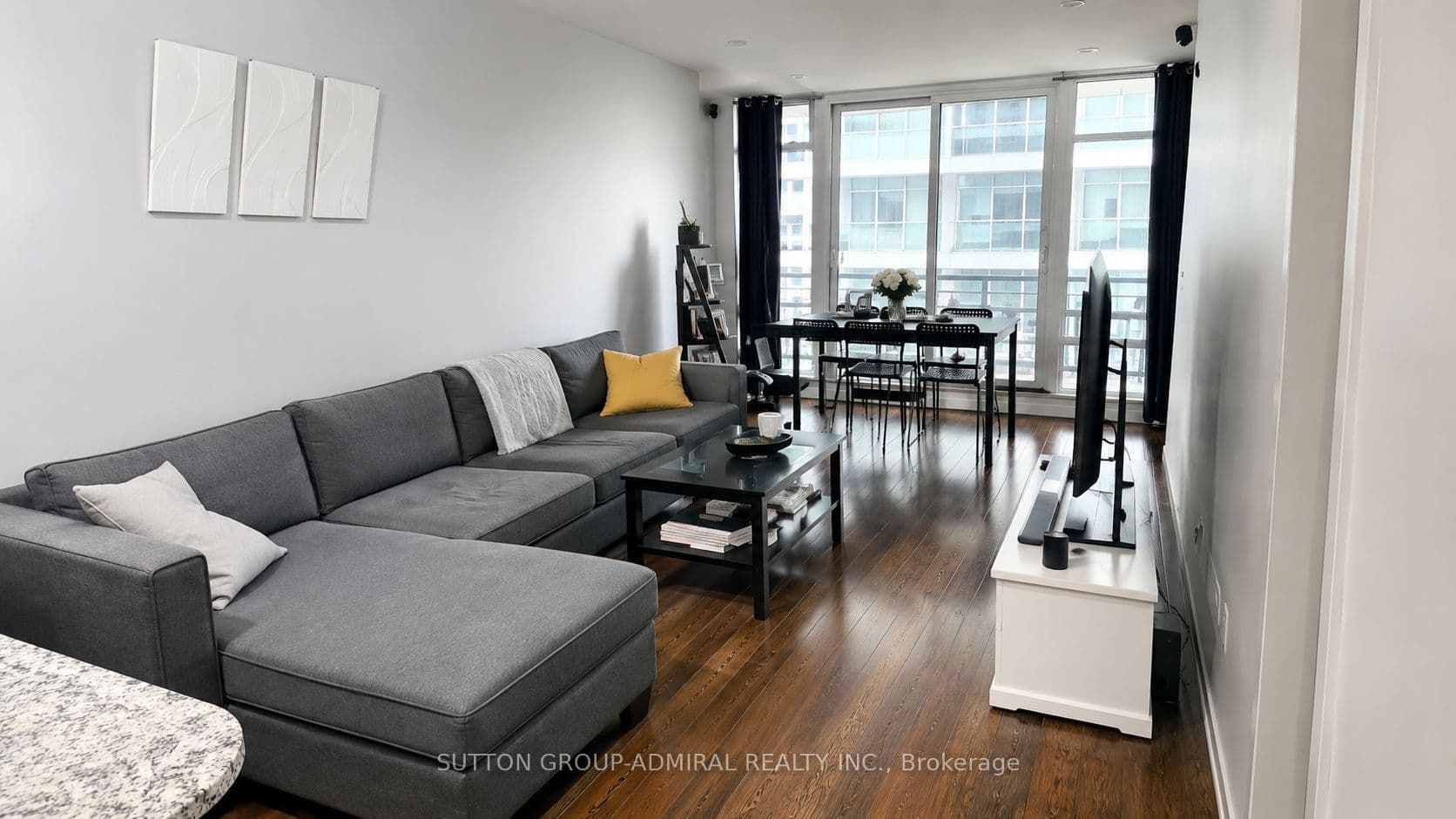 2191 Yonge Street 3210, Toronto, ON M4S 3H8