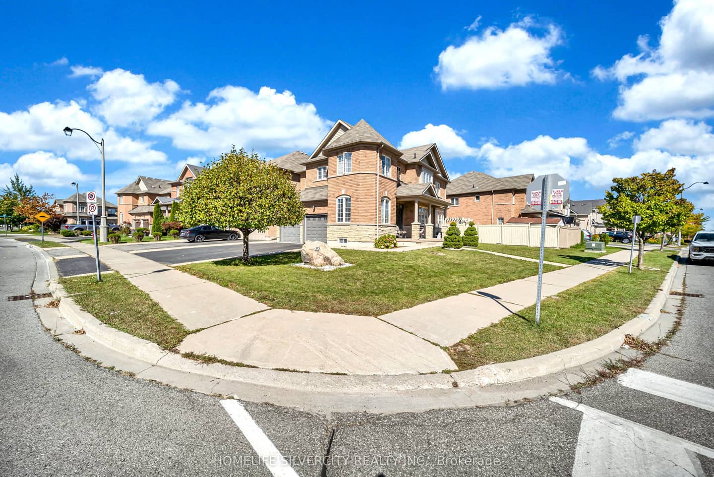 2 Addiscott Street, Brampton, ON L6R 0W1