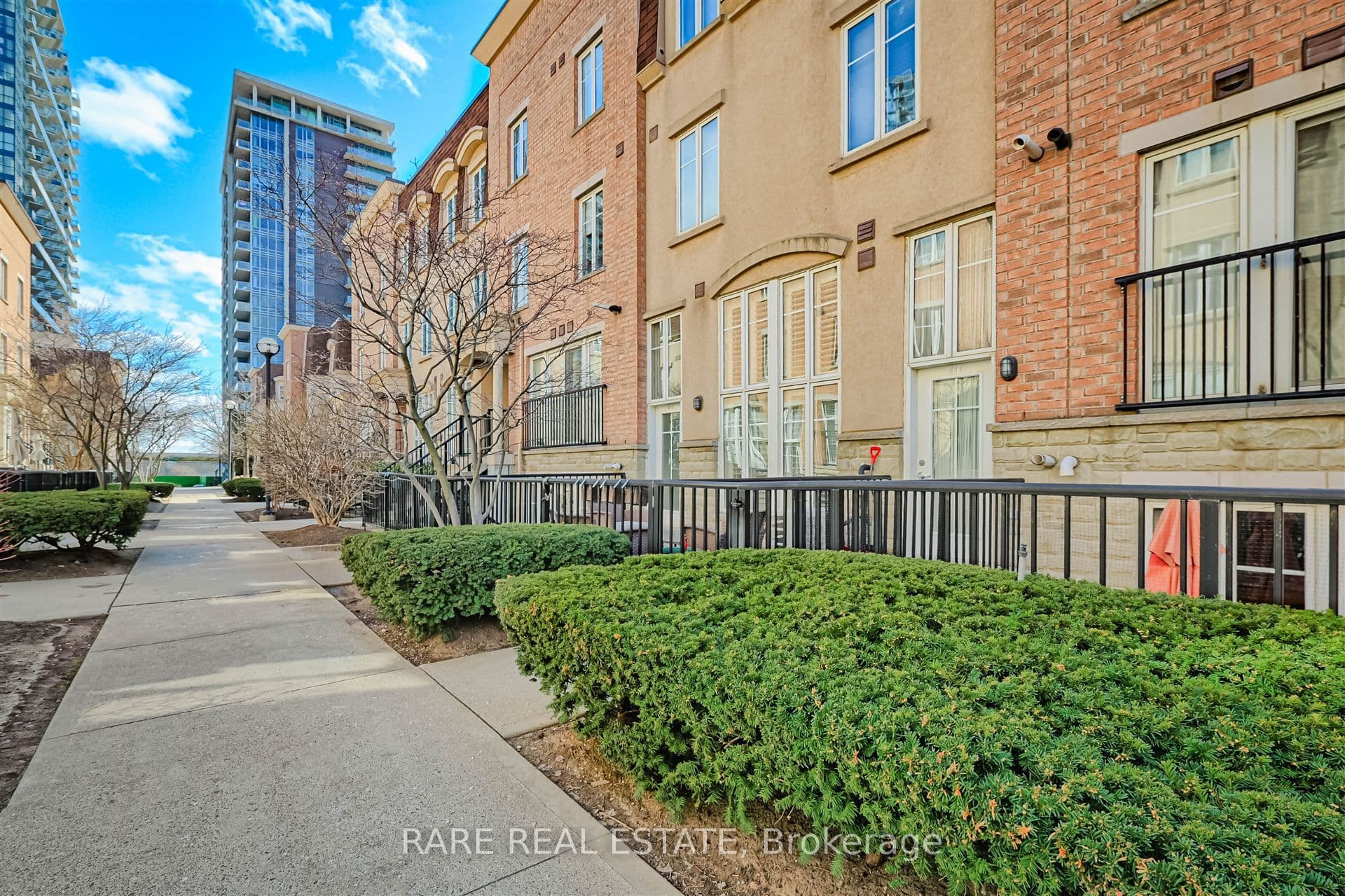 38 Western Battery Road 612, Toronto, ON M6K 3N9