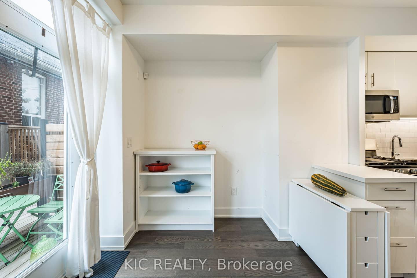 1183 Dufferin Street 111, Toronto, ON M6H 4B7