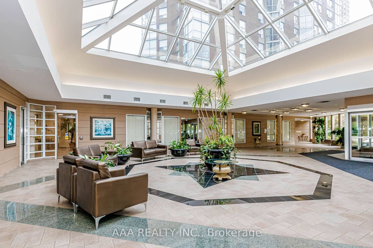 5 Concorde Place 2101, Toronto, ON M3C 3M8