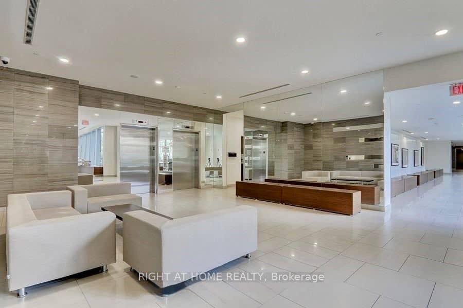 112 George Street S 828, Toronto, ON M5A 2M5