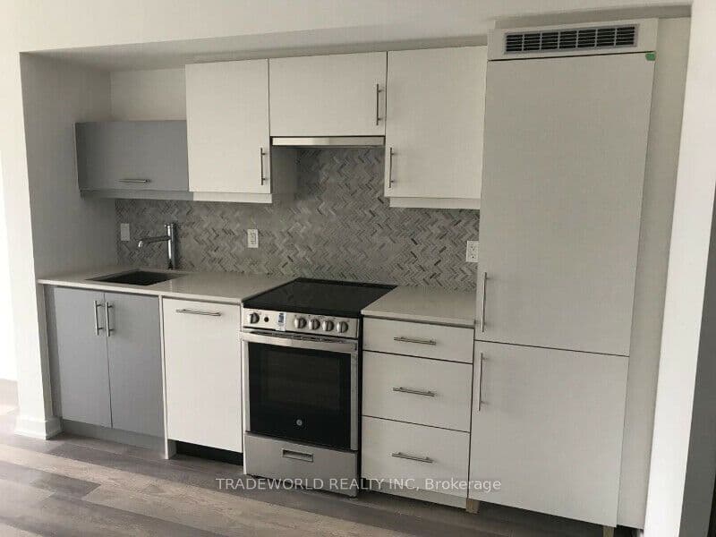 181 Huron Street 707, Toronto, ON M5T 0C1