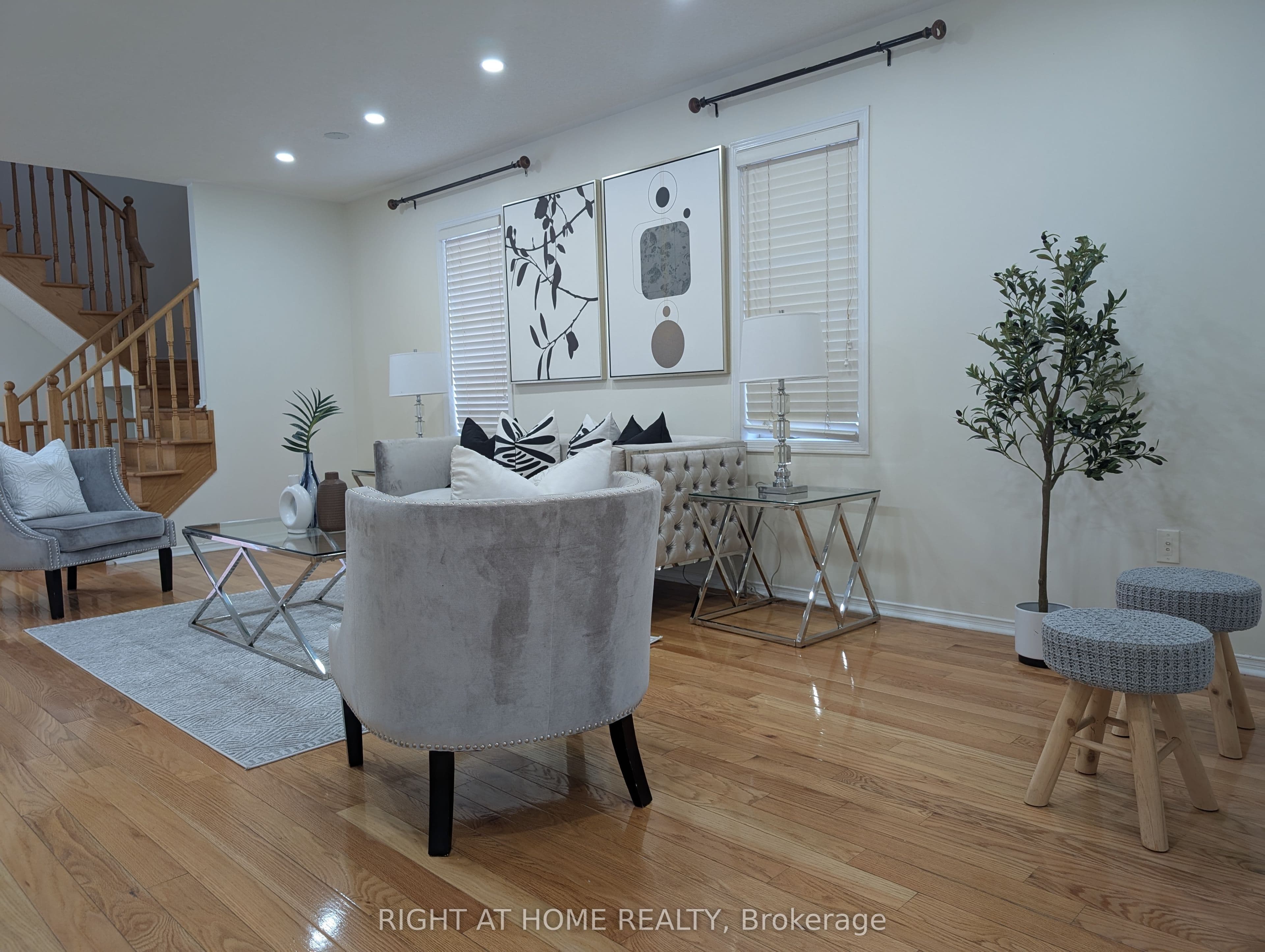 158 Hollywood hill Circle, Vaughan, ON L4H 2P2