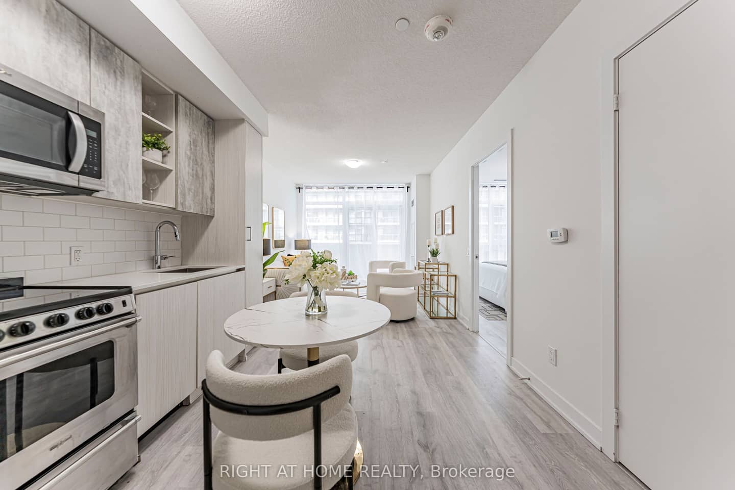 251 Manitoba Street 402, Toronto, ON M8Y 0C7