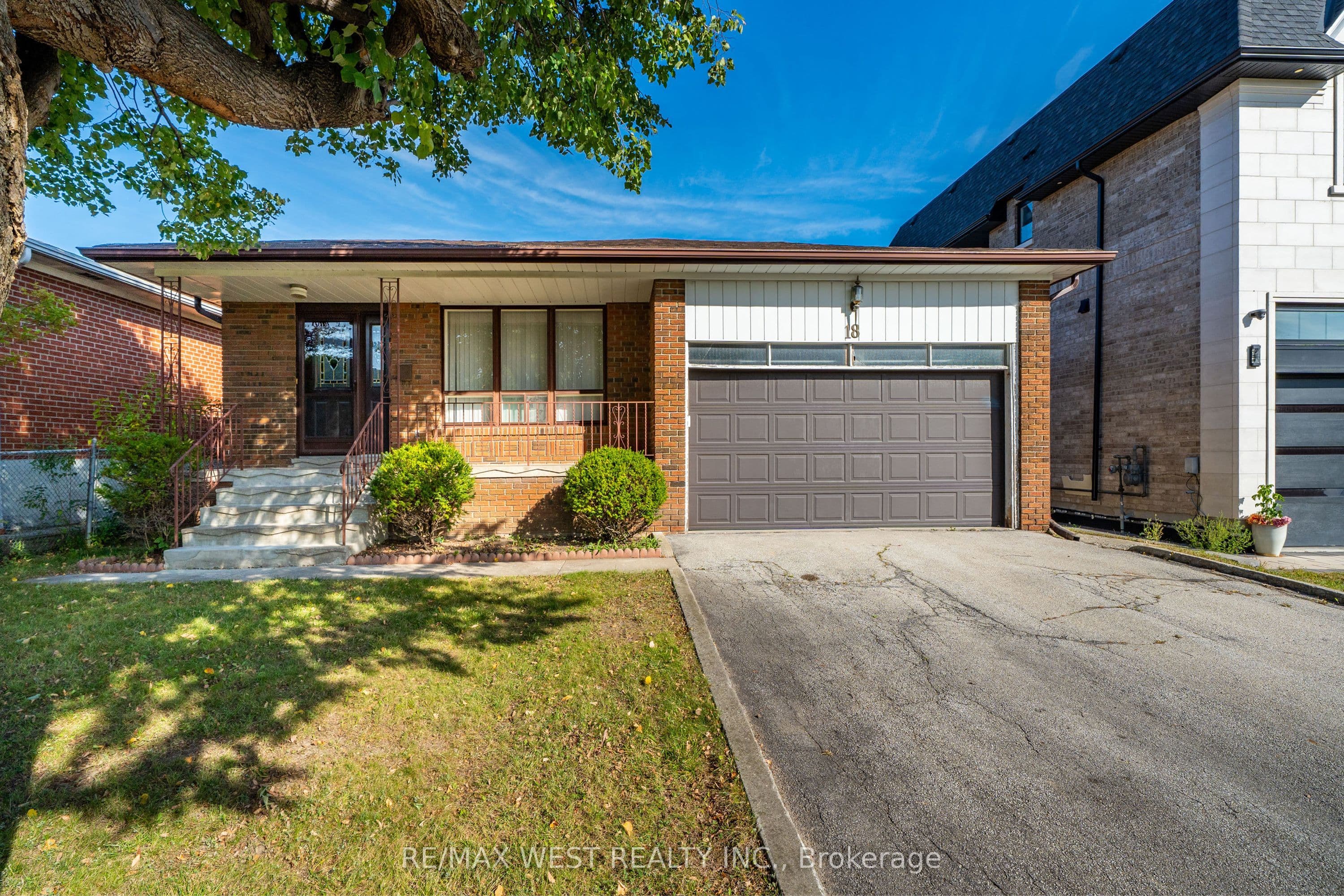 18 Pheasant Valley Court, Markham, ON L3T 2H1