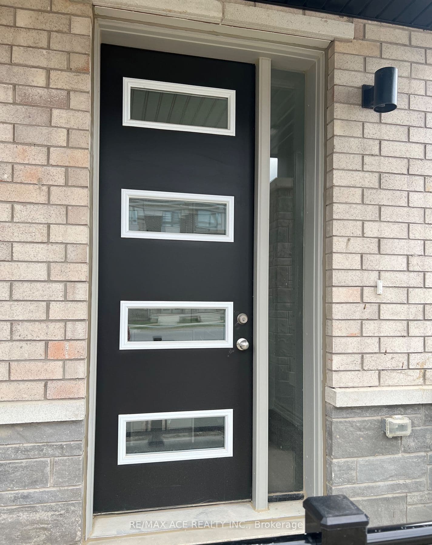 2 Plume Street B, Brampton, ON L7A 0B6