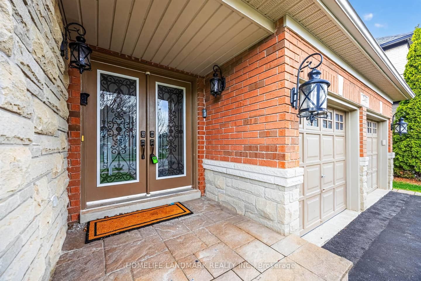 2481 Whistling Springs Crescent, Oakville, ON L6M 5G3