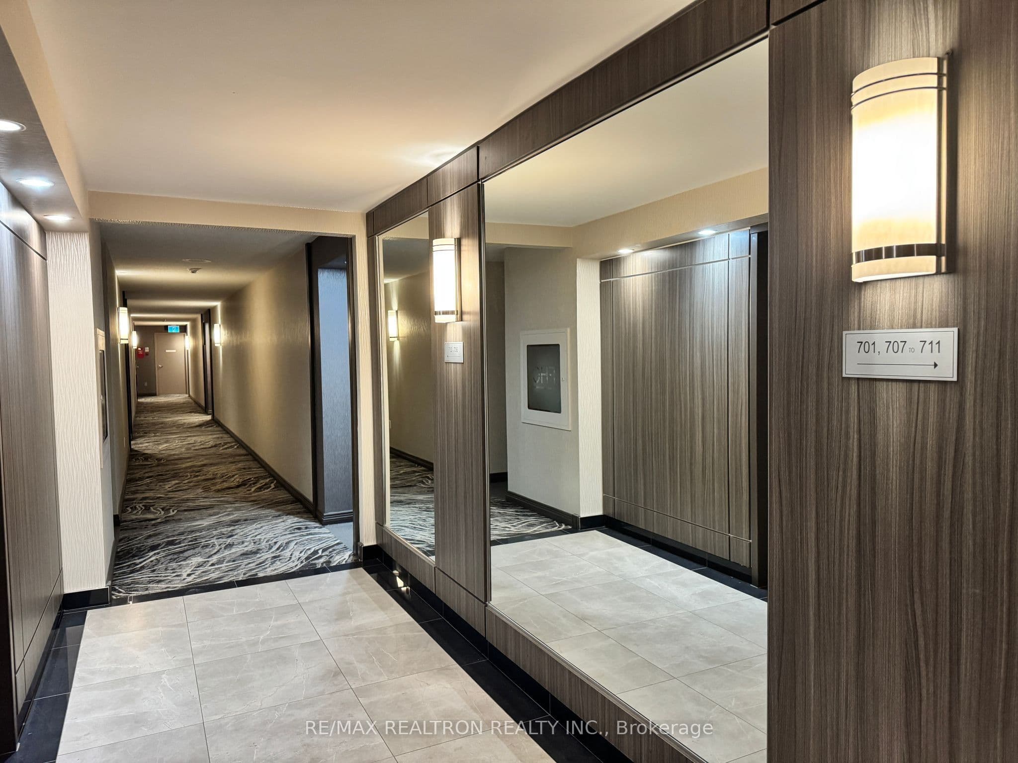 20 Baif Boulevard 705, Richmond Hill, ON L4C 8T1