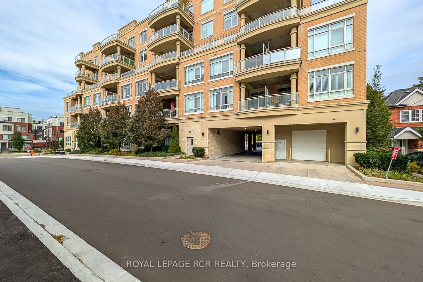15277 Yonge Street 707, Aurora, ON L4G 1Y3