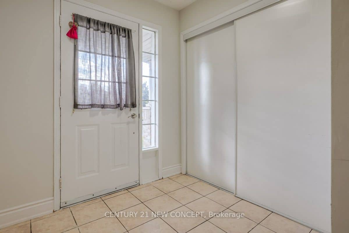 34 Odessa Crescent, Whitby, ON L1R 3N9