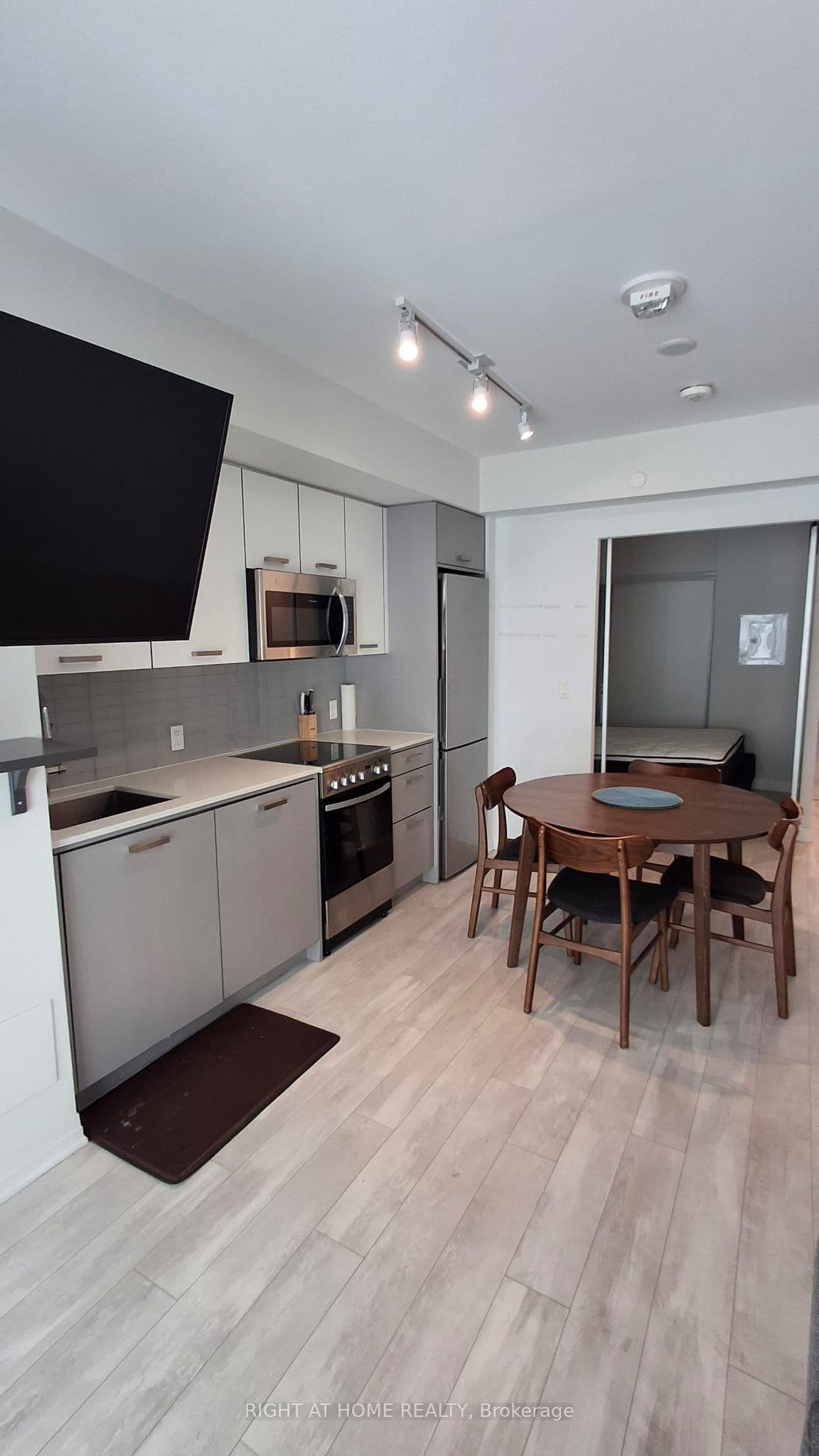 1630 Queen Street E 211, Toronto, ON M4L 0B3