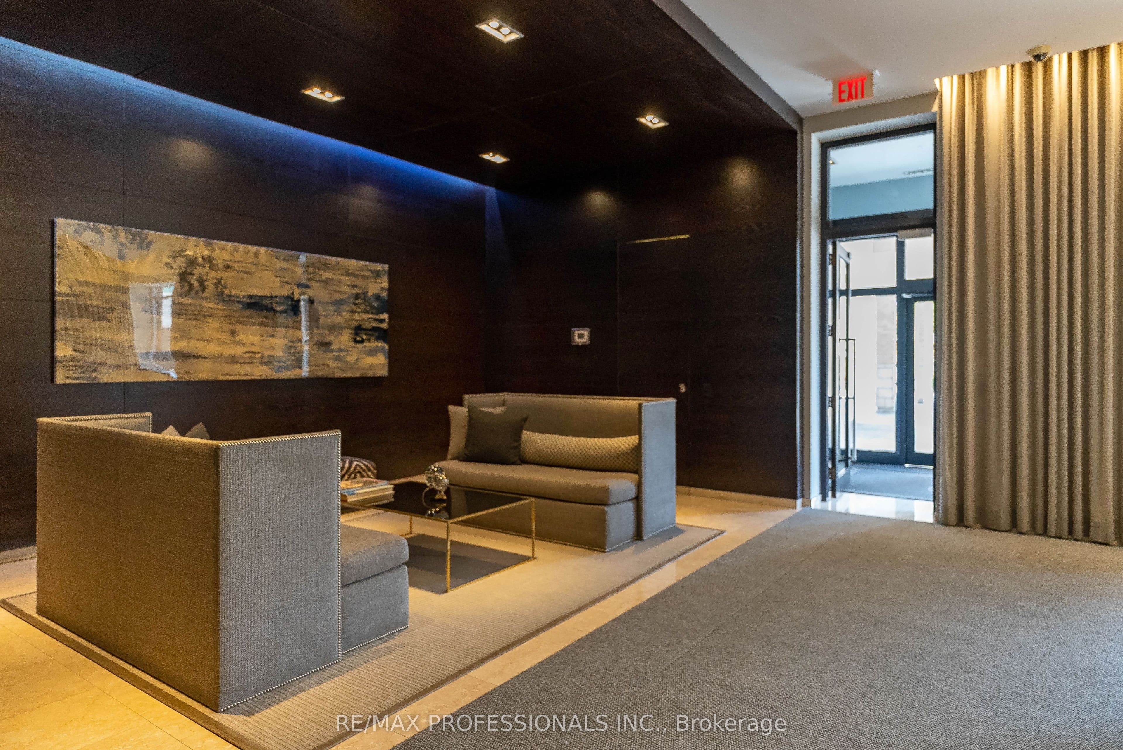 99 Avenue Road SUBPH3, Toronto, ON M5R 2G5