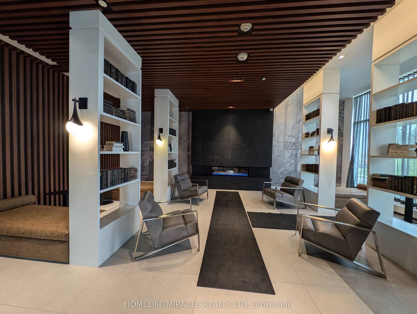 297 Oak Walk Drive 310, Oakville, ON L6H 6Z3
