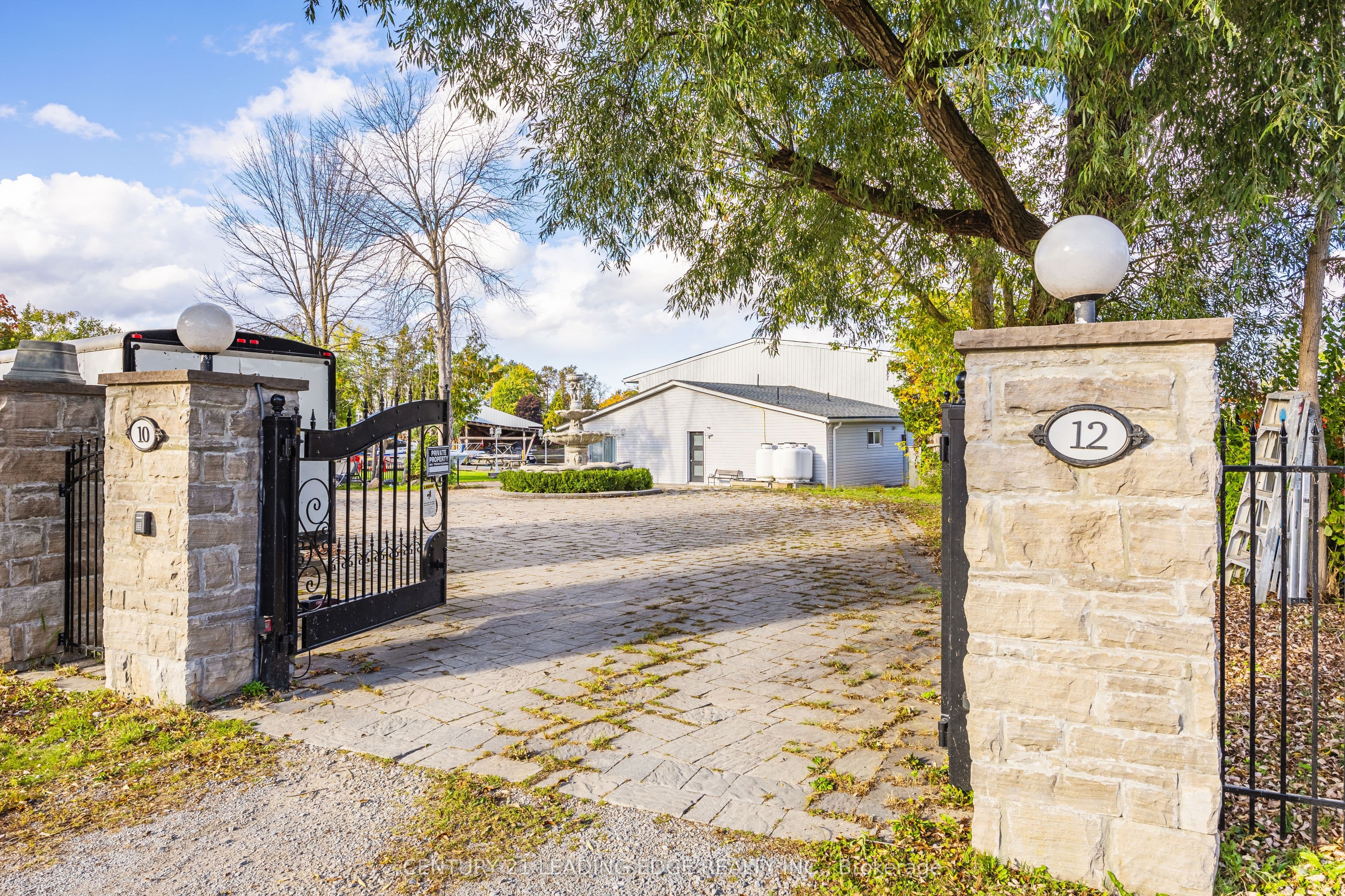 8 Mac Avenue, Georgina, ON L4P 3W5