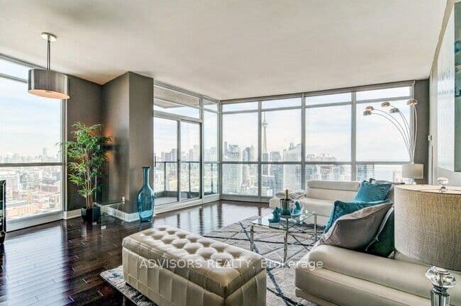 219 Fort York Boulevard LPH 3702, Toronto, ON M5V 1B1