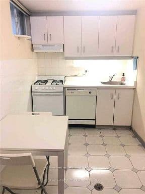 44 Bellevue Avenue Bsmt, Toronto, ON M5T 2M4