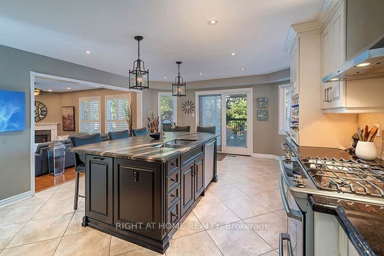 143 Carlyle Crescent, Aurora, ON L4G 6P8
