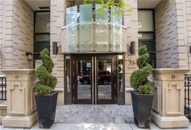 35 Hayden Street 1606, Toronto, ON M4Y 3C3