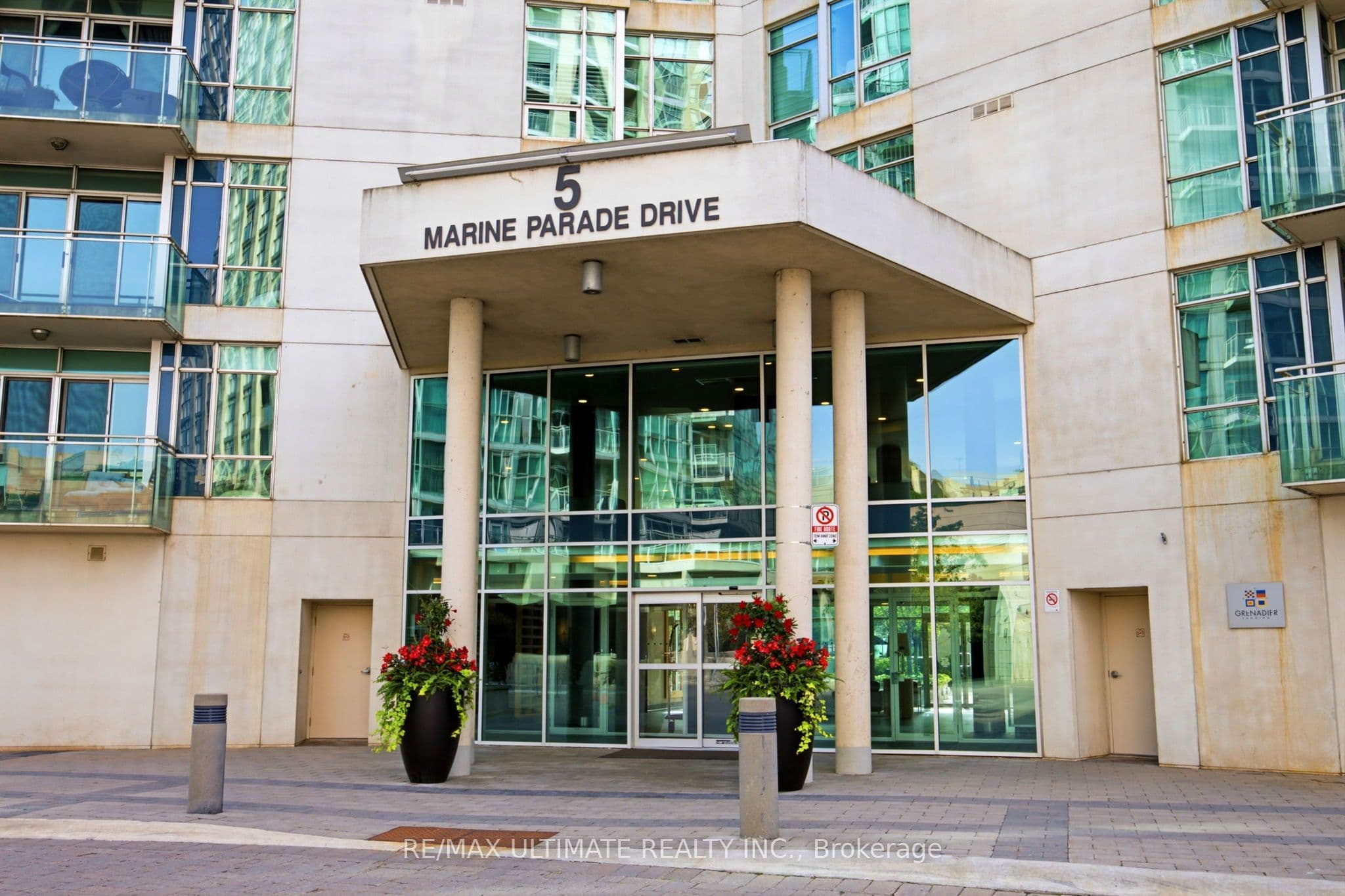 5 Marine Parade Drive 1113, Toronto, ON M8V 4B4