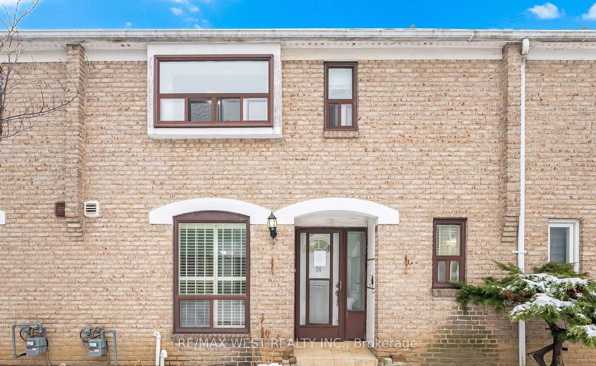 25 Gosford Boulevard 24, Toronto, ON M3N 2G7