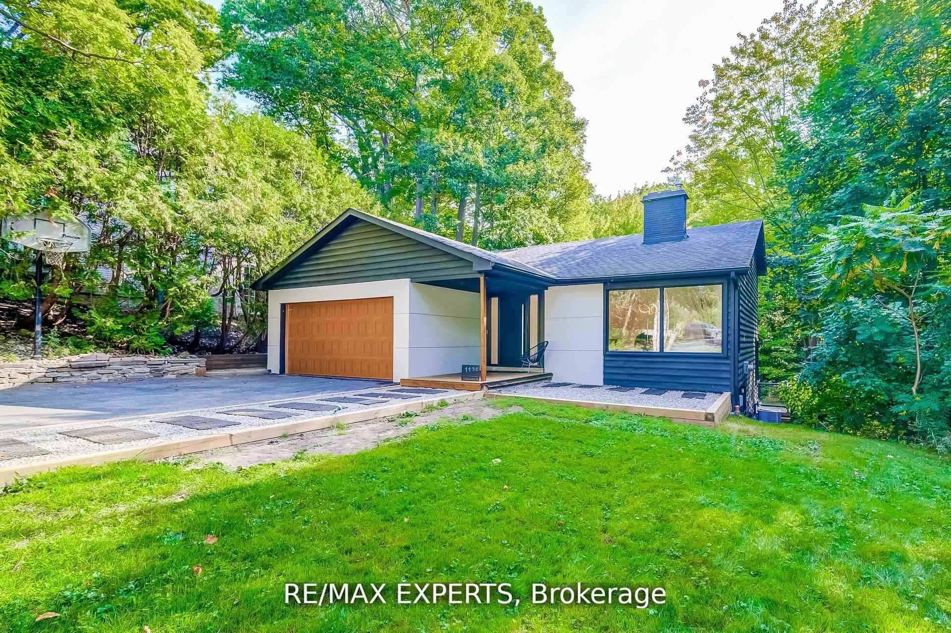 1135 Greenoaks Drive, Mississauga, ON L5J 3A1